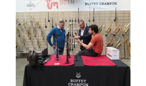 Javier Llopis visita el showroom de BCTM